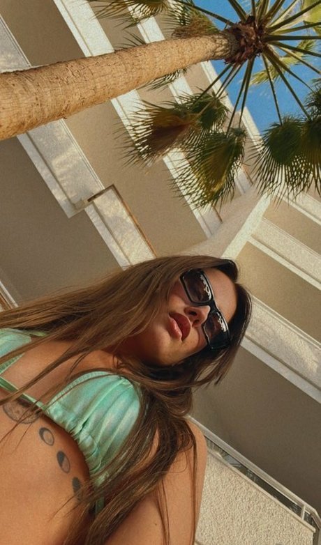 Pleasing Poppy nude model pics