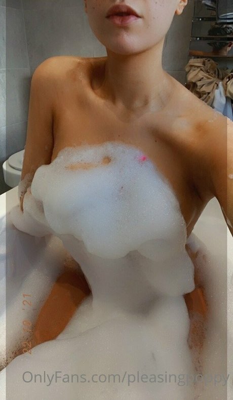 Pleasing Poppy art actress gallery