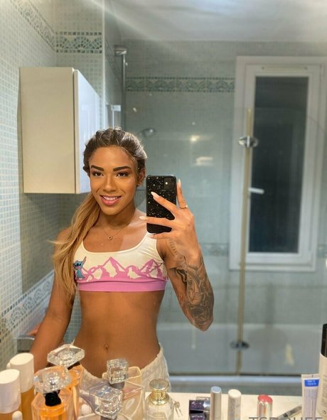 social media influencer onlyfans perfect image