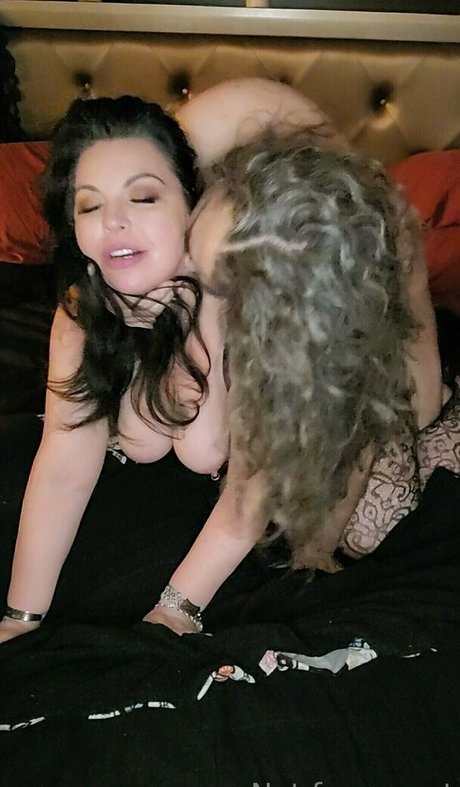 morticialane pornstar hot image