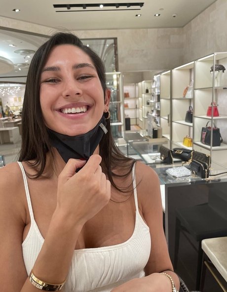 ava18adams best model img