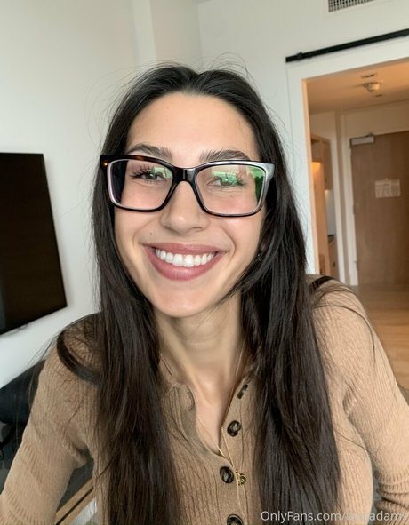 ava18adams Profile pic