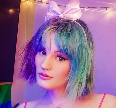 Violet Haze star erotic photos