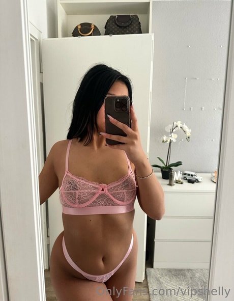 Vipshelly model top pics