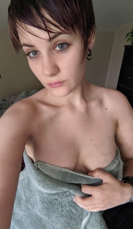 ellepix model hot images