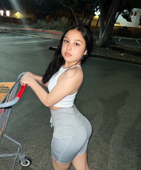 Livv2pretty erotic actress archive