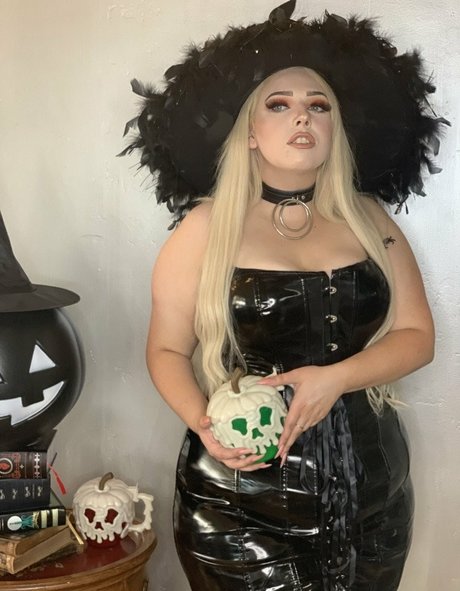 pixiechickxoxo pornographic model img