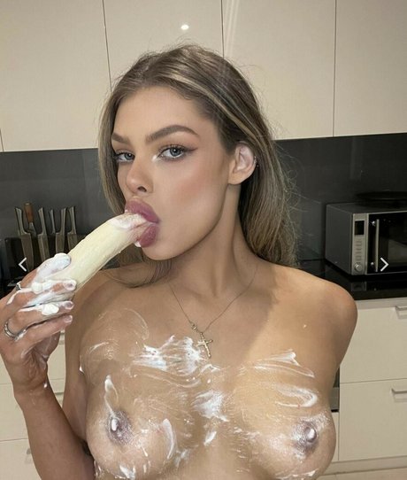 Moodybimbo nude actress picture