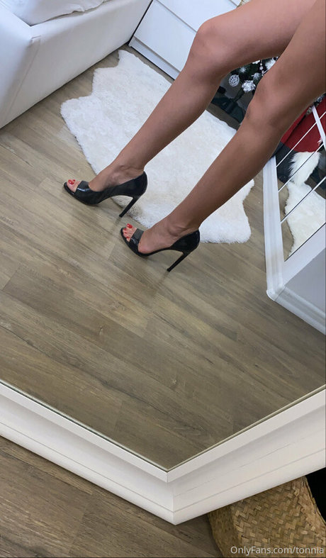tonnia star nude pictures