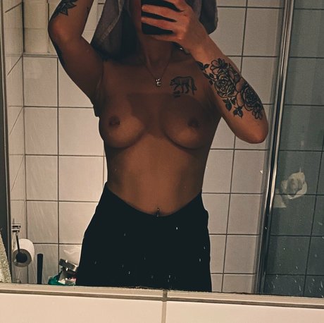 izzy 2505 pornstar free pics