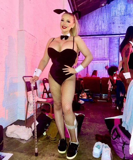 Lucy May Dawson erotic model pic