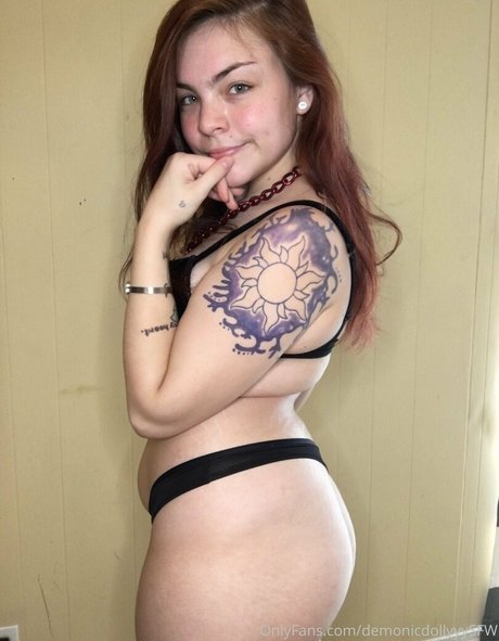 demonicdollyyysfw model pornographic photos