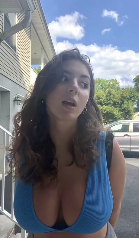 BustyBri pornstar nude photos