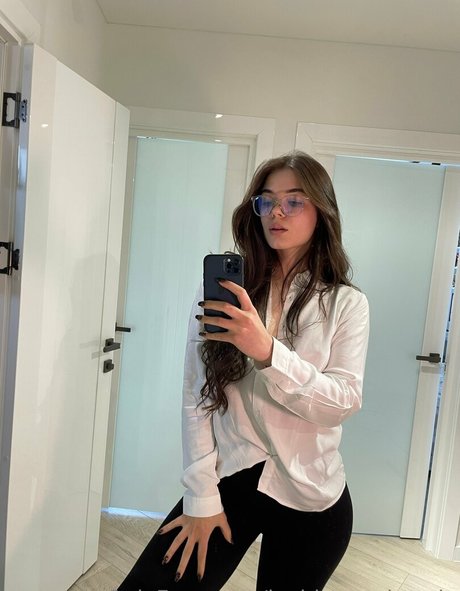 inchiepeachy sexy actress image