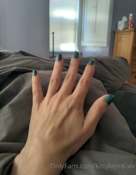 kittykerns wv pretty actress pic