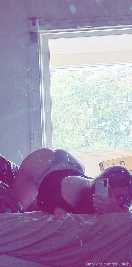 pinkbitchy hd model pic