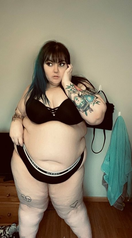 ambergenovese model nice pic