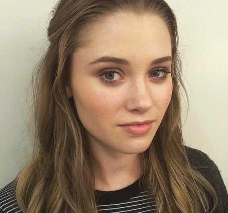 Virginia Gardner beautiful model photo