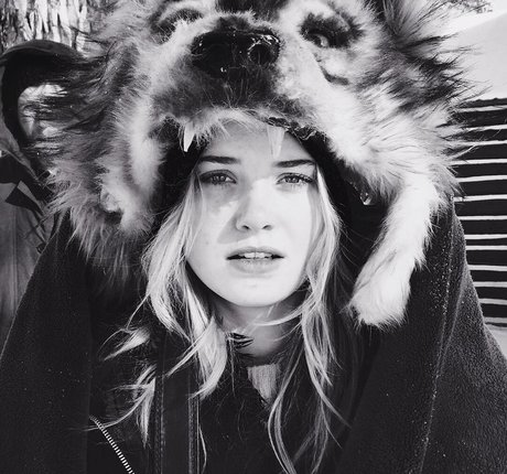 Virginia Gardner perfect model pictures