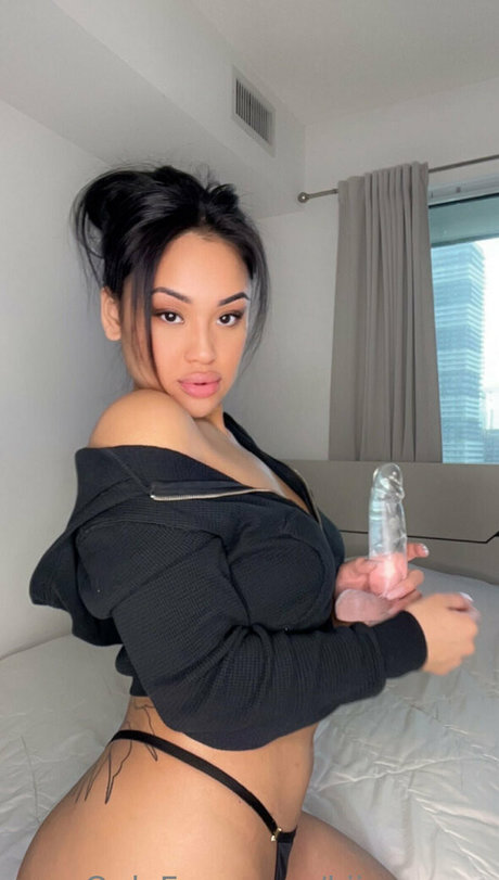 Kiimmmyr naked pornstar pictures