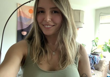 BlowMeNaomi sexy model archive