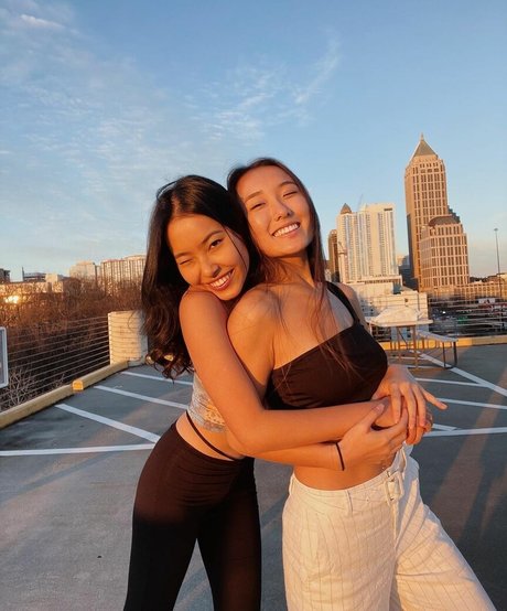 Marissa Ren sexy model image