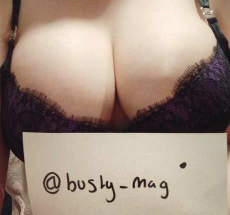 Busty Magazine beautiful star img