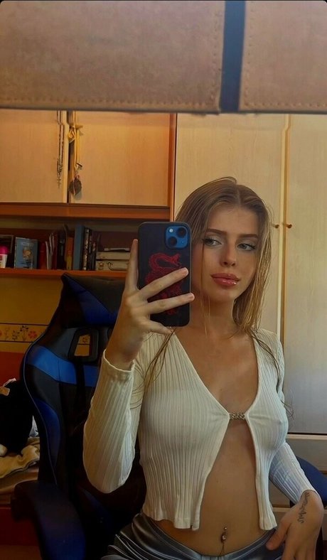 mariahelwe nudes model images