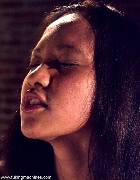 Loni Punani perfect model pic