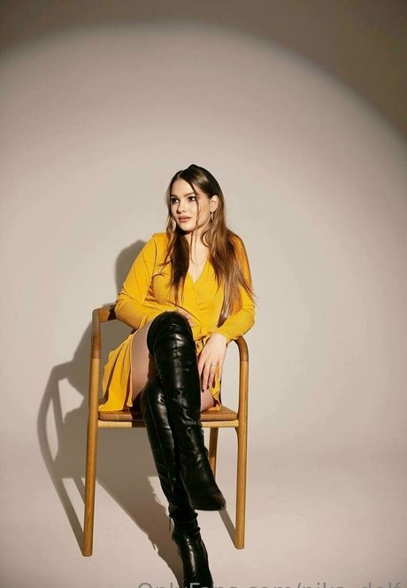 nika delf star gallery