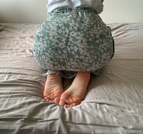 mhseacret nude model pic