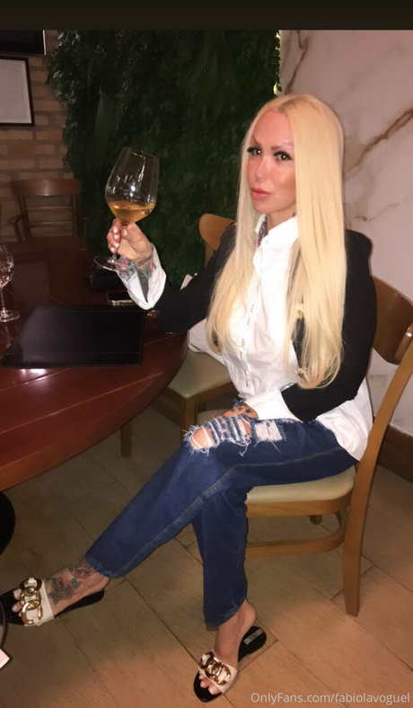 fabiolavoguel model naked pics