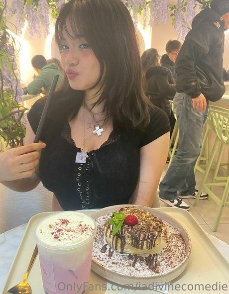 iadivinecomedie pretty model img