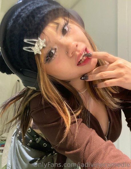 iadivinecomedie art star picture