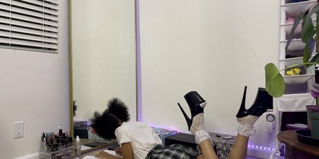 HoneyVulture model high quality photos