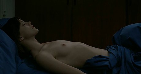 Stacy Martin star hd picture