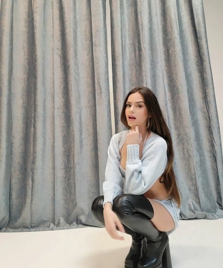 adelinesofficial art model gallery