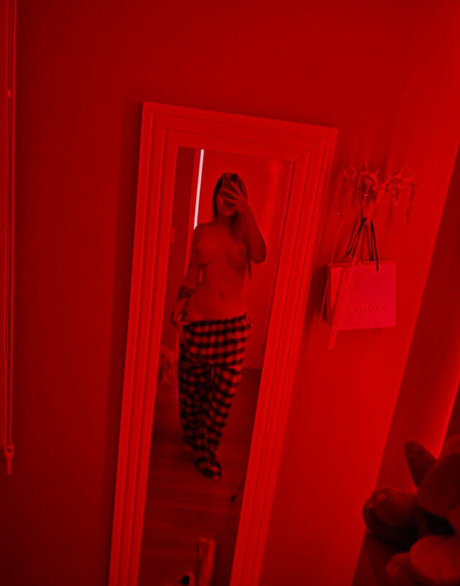 Camilaputini Comecou model erotic img