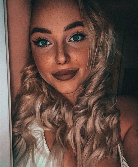 Sarah Neuhaus nice actress galleries