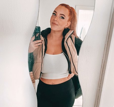 Sarah Neuhaus model art photos