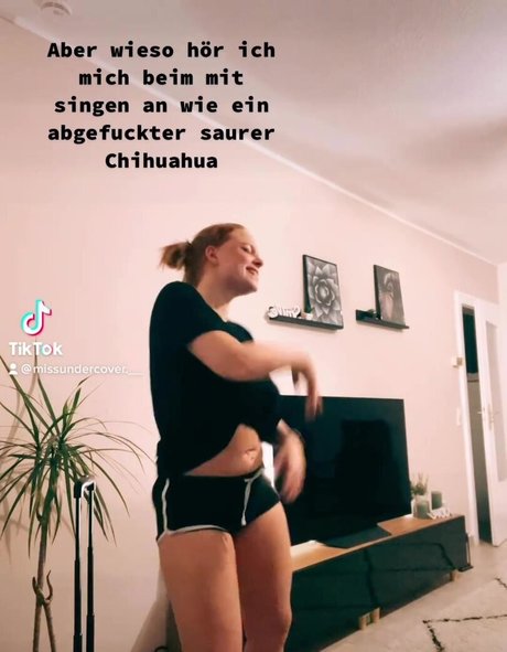 Sarah Neuhaus erotic actress archive