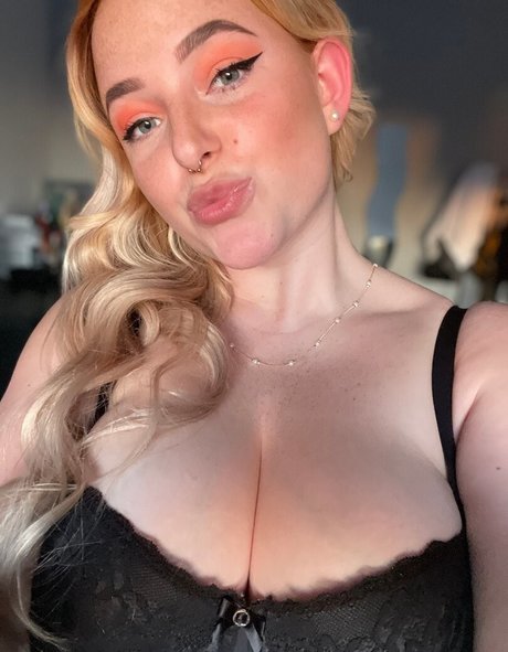 Sarah Neuhaus xxx model images