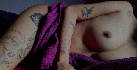 Main Yuumi sex model gallery