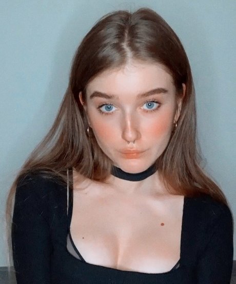 mycourtneyfrost star exclusive picture