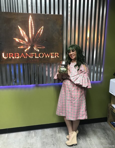 paisleehaze star photo