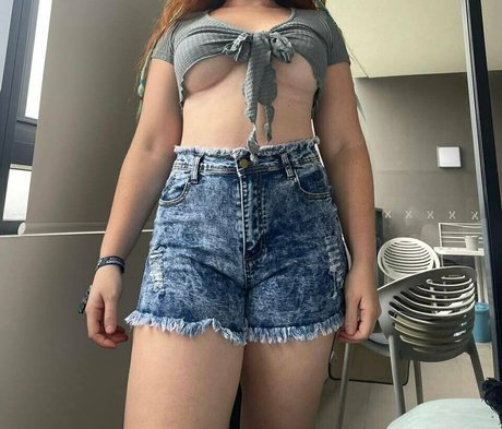 saskiastrips sexy star image