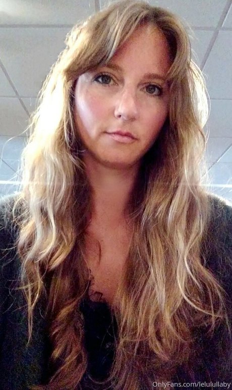 lelulullaby model erotic photos