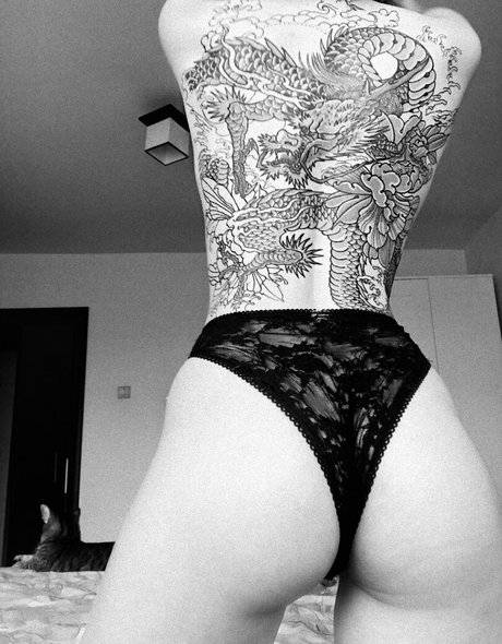 baddie withnodaddy sex model photo