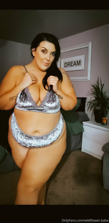 wildflower babe sexy model pic