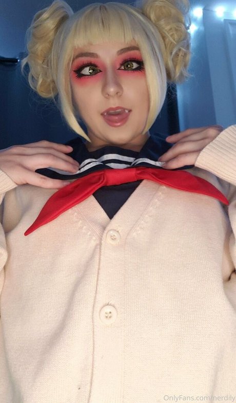 Nerdily hot actress photo